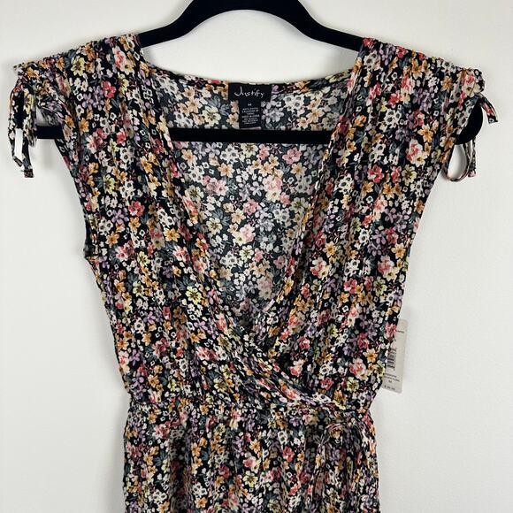 NWT Justify Womens Cap Sleeve Plunge V-Neck Black Ditsy Floral Romper Medium - Picture 3 of 10